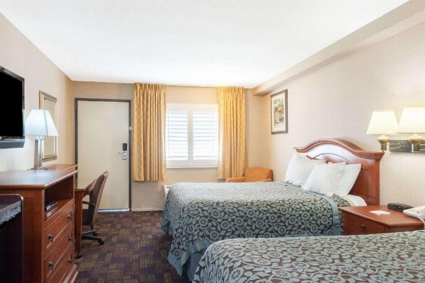 Days Inn by Wyndham Alhambra CA image 12