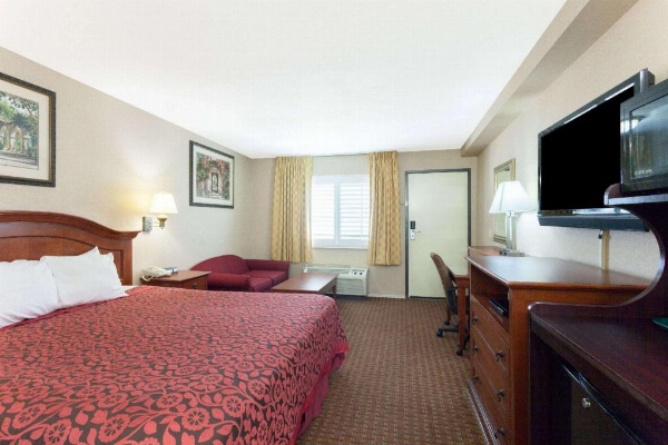 Days Inn by Wyndham Alhambra CA image 14