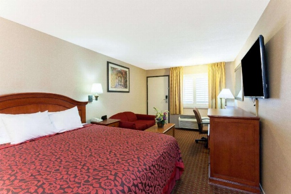 Days Inn by Wyndham Alhambra CA image 16